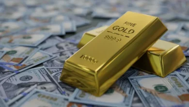 الذهب يتراجع بضغط الدولار